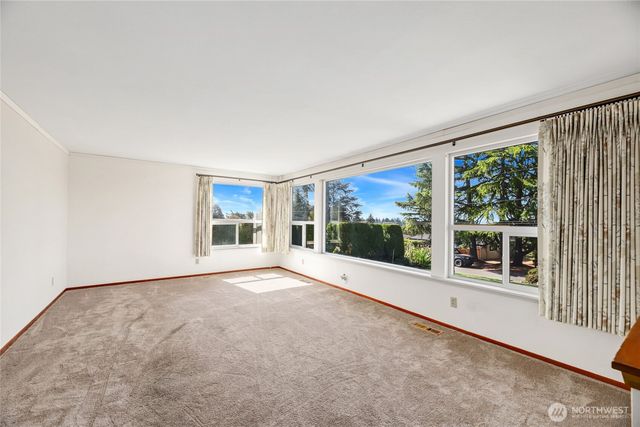 23034 Thunderbird Drive S, Des Moines, WA 98198