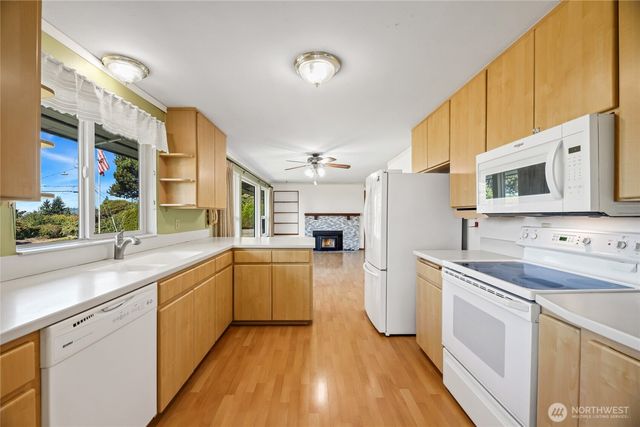 23034 Thunderbird Drive S, Des Moines, WA 98198