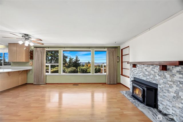 23034 Thunderbird Drive S, Des Moines, WA 98198