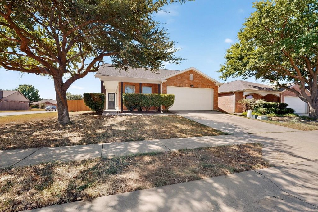8924 Wagon Trail, Cross Roads, TX 76227