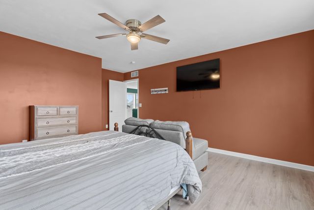 1320 Gardner Pond Lane, Vicksburg, MI 49097