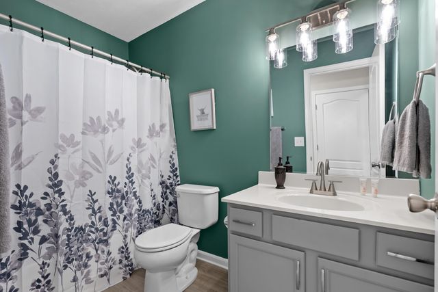 1320 Gardner Pond Lane, Vicksburg, MI 49097