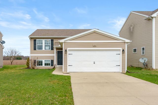 1320 Gardner Pond Lane, Vicksburg, MI 49097