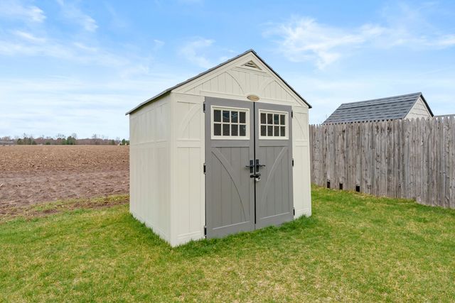 1320 Gardner Pond Lane, Vicksburg, MI 49097