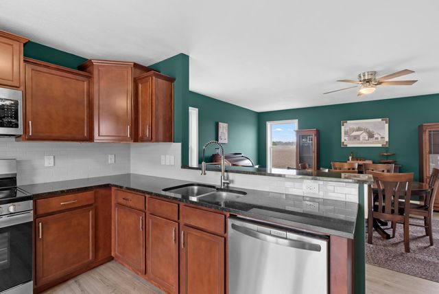 1320 Gardner Pond Lane, Vicksburg, MI 49097