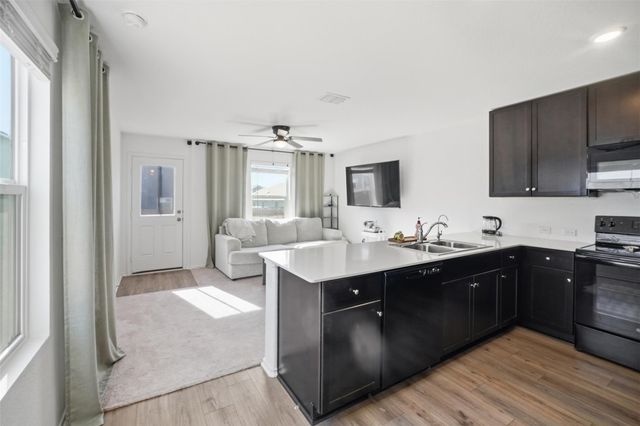 625 Marty Allen LOOP, Jarrell, TX 76537