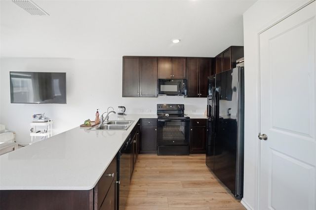 625 Marty Allen LOOP, Jarrell, TX 76537