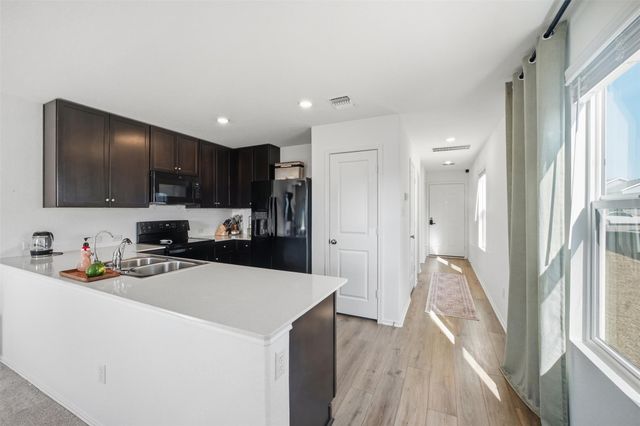 625 Marty Allen LOOP, Jarrell, TX 76537