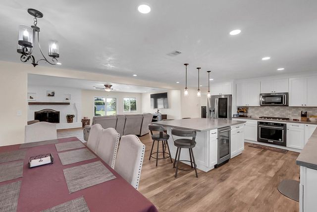 6112 E Slaton Ct, Stockton, CA 95215