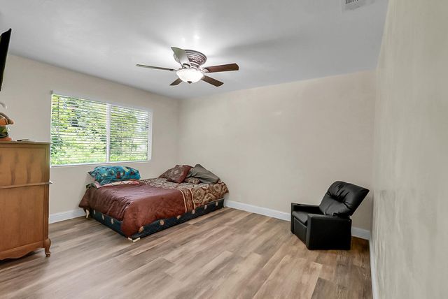 6112 E Slaton Ct, Stockton, CA 95215