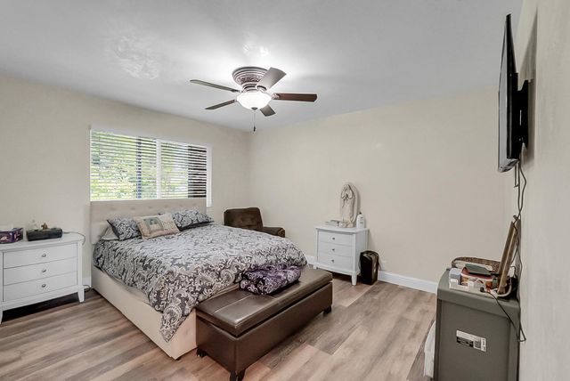 6112 E Slaton Ct, Stockton, CA 95215