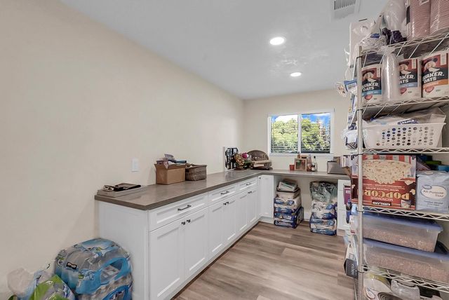 6112 E Slaton Ct, Stockton, CA 95215