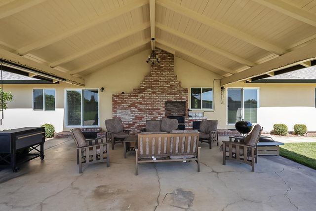 6112 E Slaton Ct, Stockton, CA 95215