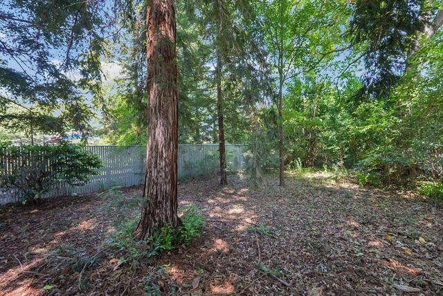 6112 E Slaton Ct, Stockton, CA 95215
