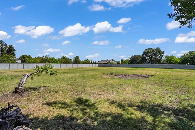 6112 E Slaton Ct, Stockton, CA 95215