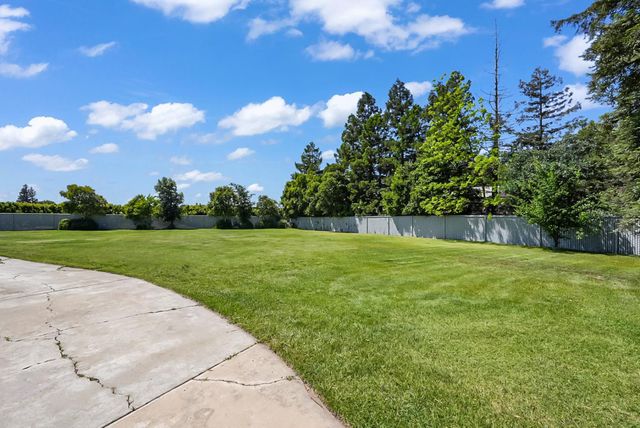6112 E Slaton Ct, Stockton, CA 95215