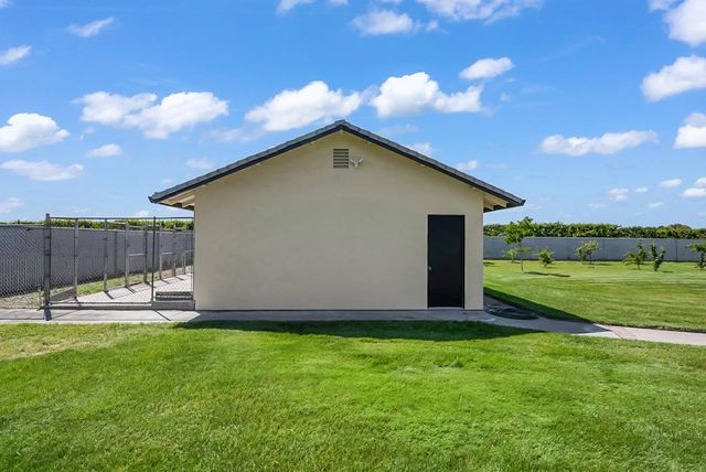 6112 E Slaton Ct, Stockton, CA 95215