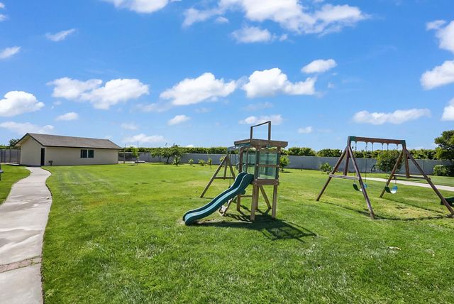 6112 E Slaton Ct, Stockton, CA 95215