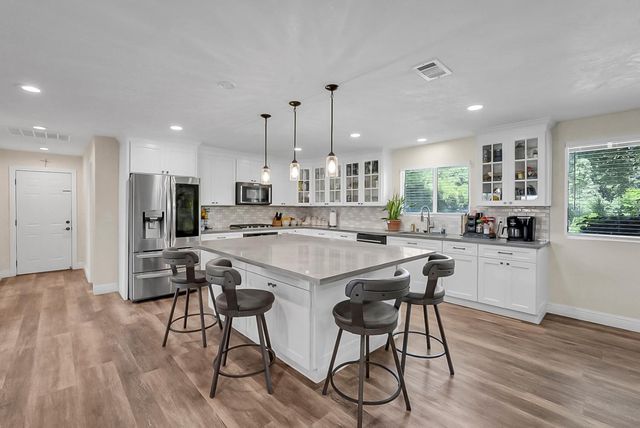 6112 E Slaton Ct, Stockton, CA 95215