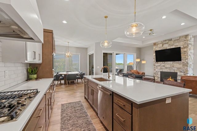 7320 E Twin Pines Ct Court, Sioux Falls, SD 57110