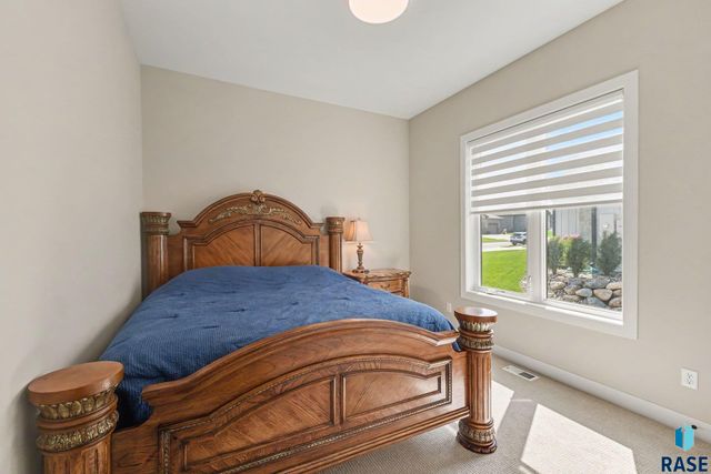 7320 E Twin Pines Ct Court, Sioux Falls, SD 57110