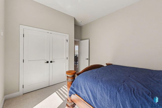 7320 E Twin Pines Ct Court, Sioux Falls, SD 57110