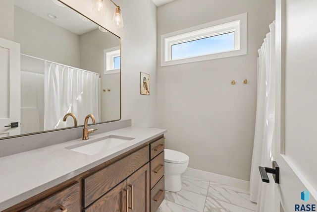 7320 E Twin Pines Ct Court, Sioux Falls, SD 57110