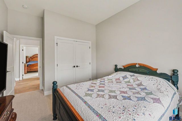 7320 E Twin Pines Ct Court, Sioux Falls, SD 57110