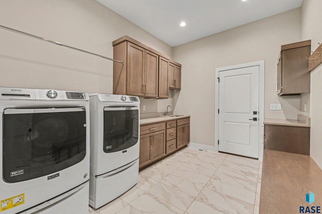 7320 E Twin Pines Ct Court, Sioux Falls, SD 57110