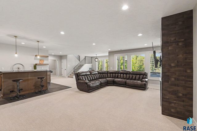 7320 E Twin Pines Ct Court, Sioux Falls, SD 57110