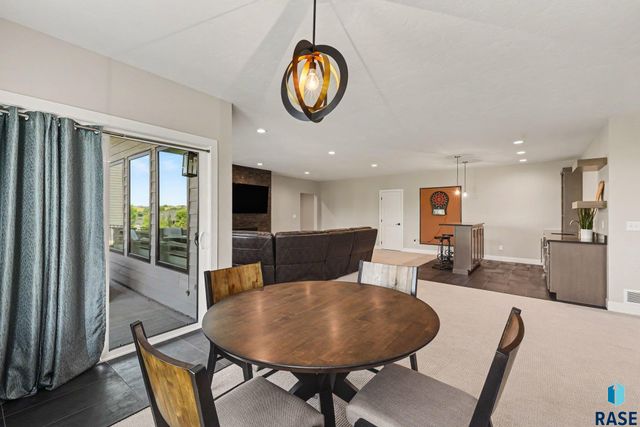 7320 E Twin Pines Ct Court, Sioux Falls, SD 57110