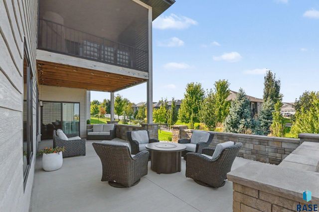 7320 E Twin Pines Ct Court, Sioux Falls, SD 57110