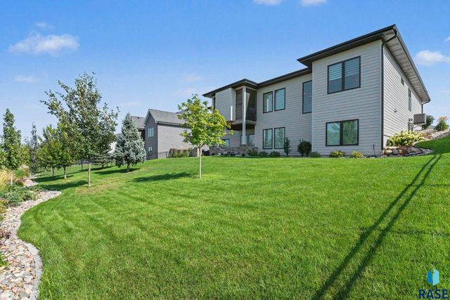 7320 E Twin Pines Ct Court, Sioux Falls, SD 57110