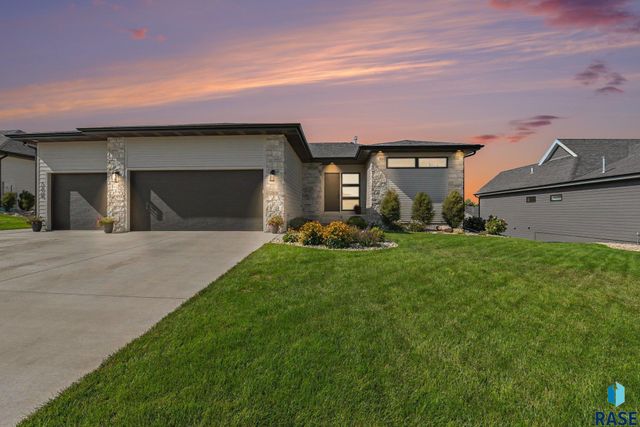 7320 E Twin Pines Ct Court, Sioux Falls, SD 57110
