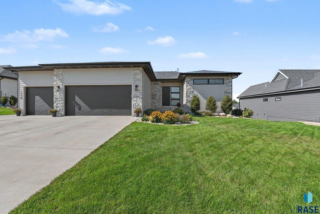 7320 E Twin Pines Ct Court, Sioux Falls, SD 57110