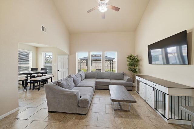 342 Kendall Crest Drive, Alvin, TX 77511