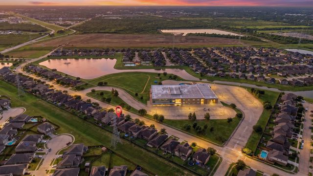 342 Kendall Crest Drive, Alvin, TX 77511