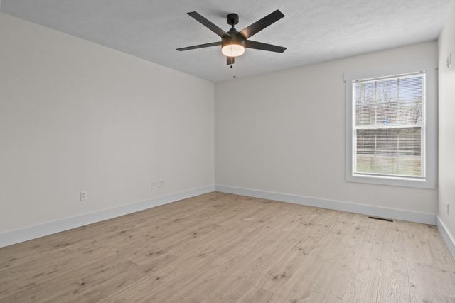 50 Foote Ln, New Johnsonville, TN 37134