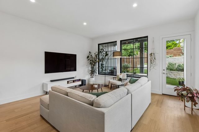 1208 Haines Avenue, Dallas, TX 75208