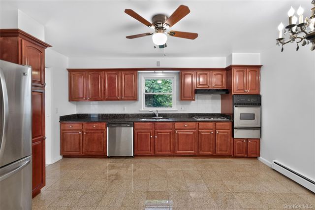 3 Greenwood Lane, White Plains, NY 10607