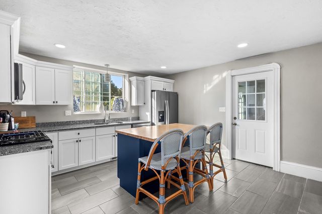 69 Milford St, New Bedford, MA 02745