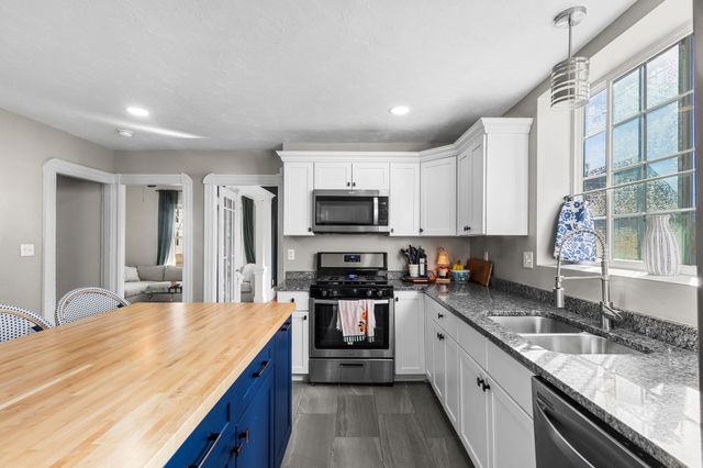 69 Milford St, New Bedford, MA 02745