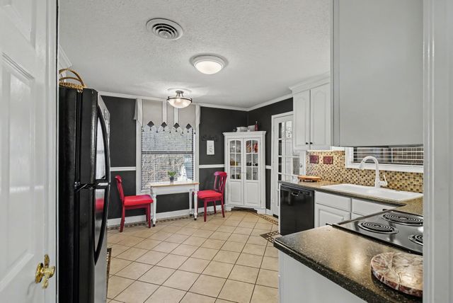 225 Hickory Hill Dr, Dover, TN 37058