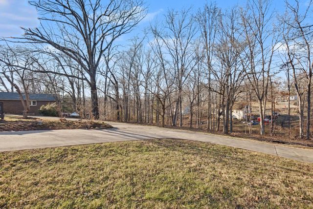 225 Hickory Hill Dr, Dover, TN 37058