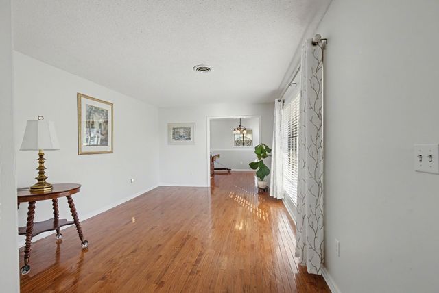 225 Hickory Hill Dr, Dover, TN 37058