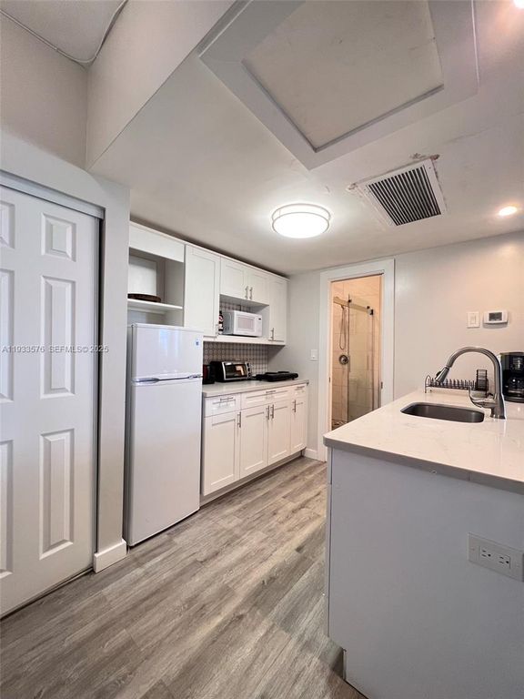 26 Diplomat Parkway 2308, Hallandale Beach, FL 33009