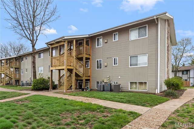 2031 Gascony Parc Drive 2031, Lake St Louis, MO 63367