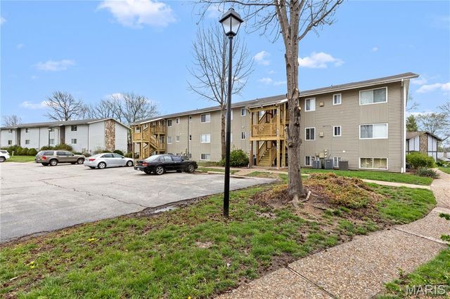 2031 Gascony Parc Drive 2031, Lake St Louis, MO 63367