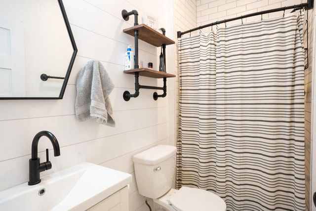 1043 John STREET, West Salem, WI 54669