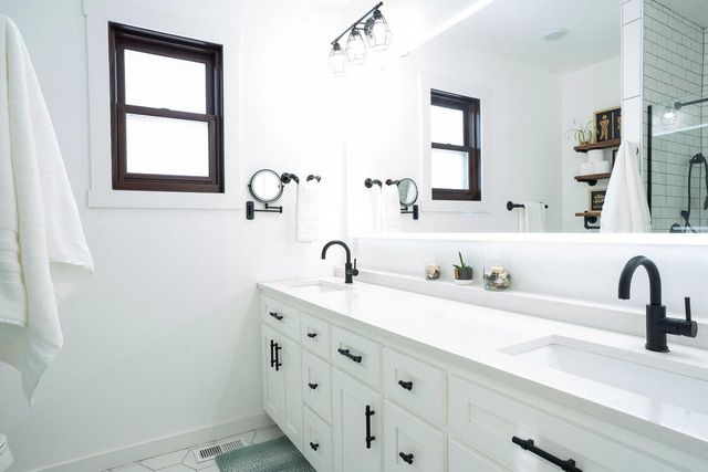 1043 John STREET, West Salem, WI 54669